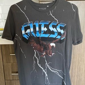 Women’s medium gray Guess graphic tee